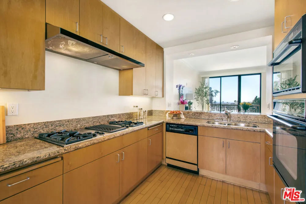 11847 Gorham Avenue #403 Los Angeles, CA 90049