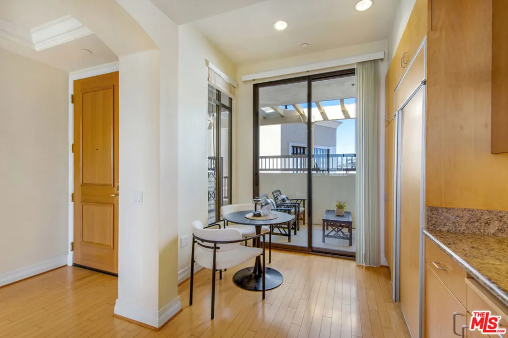 11847 Gorham Avenue #403 Los Angeles, CA 90049