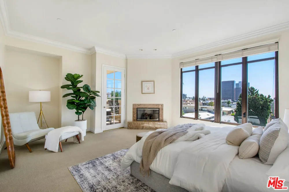 11847 Gorham Avenue #403 Los Angeles, CA 90049