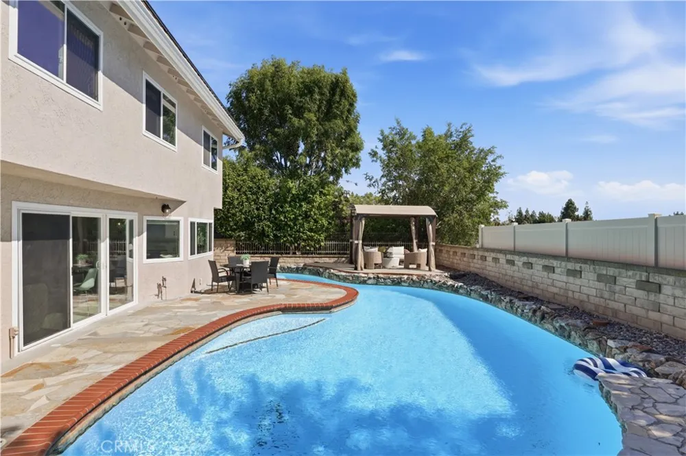 27322 Via Rioja Mission Viejo, CA 92691