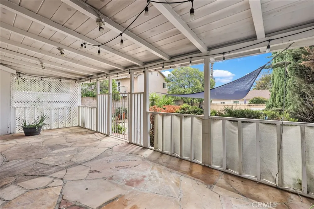 17028 Los Alimos Street Granada Hills, CA 91344