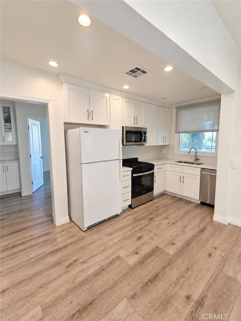 17028 Los Alimos Street Granada Hills, CA 91344