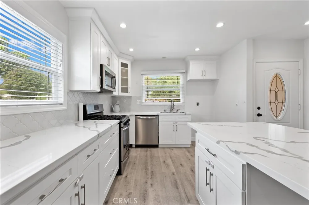 17028 Los Alimos Street Granada Hills, CA 91344