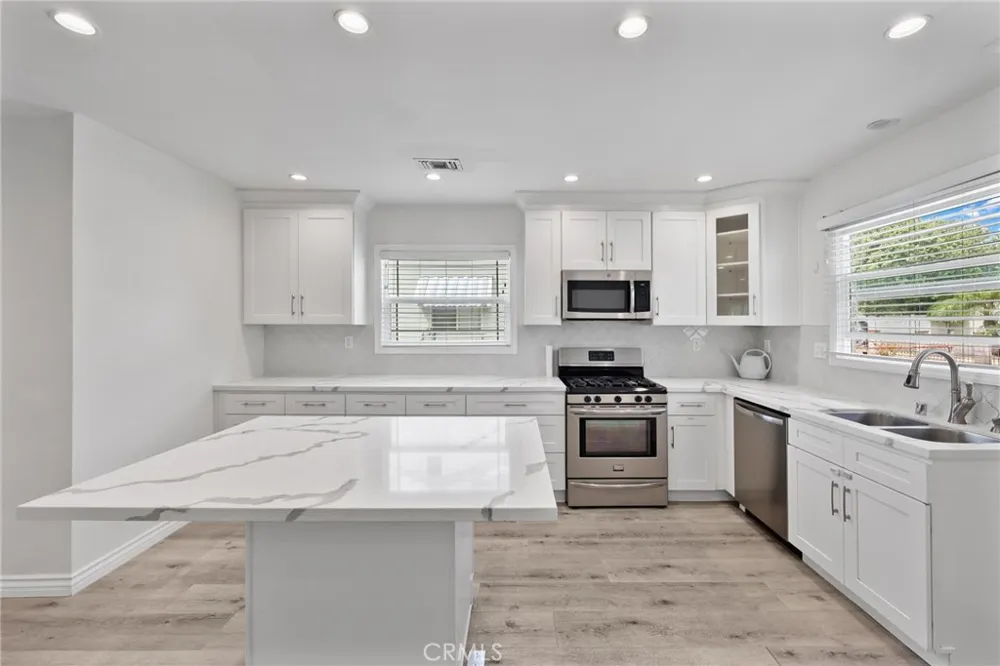 17028 Los Alimos Street Granada Hills, CA 91344