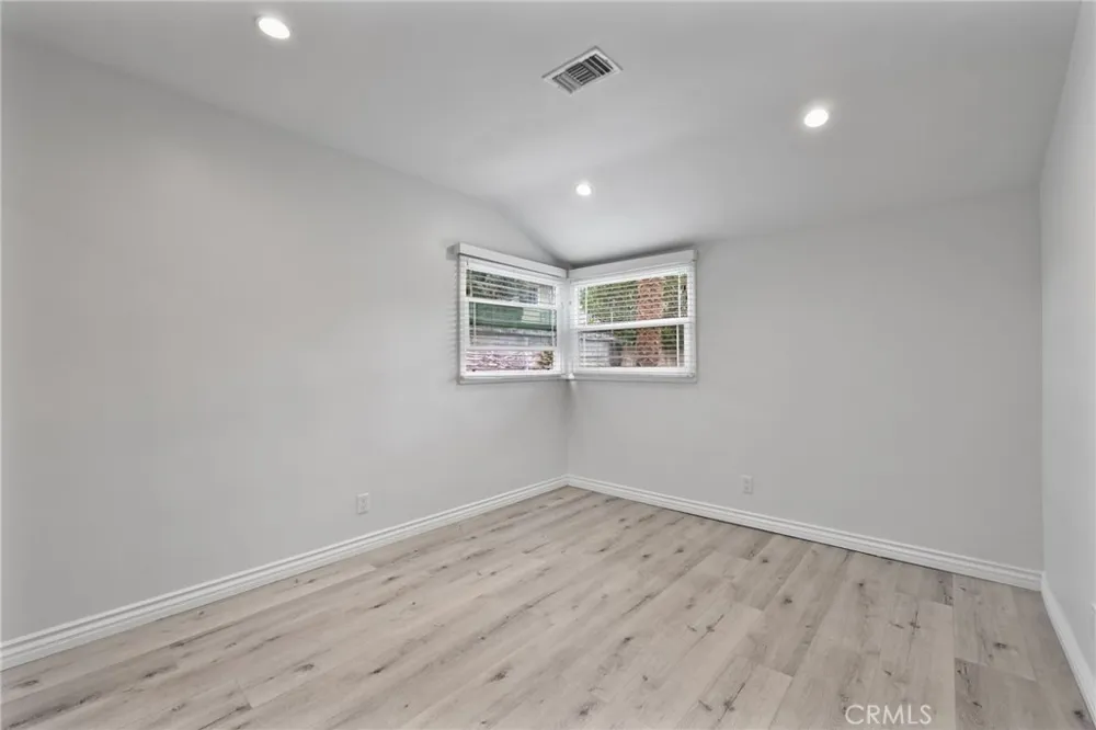 17028 Los Alimos Street Granada Hills, CA 91344