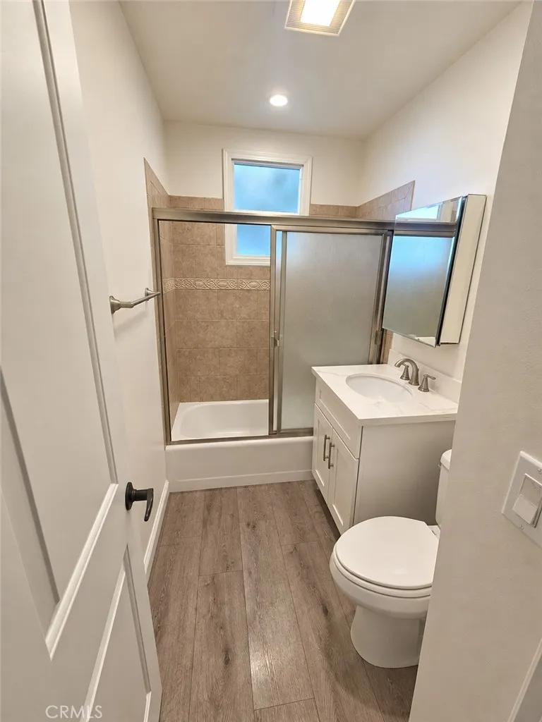 17028 Los Alimos Street Granada Hills, CA 91344