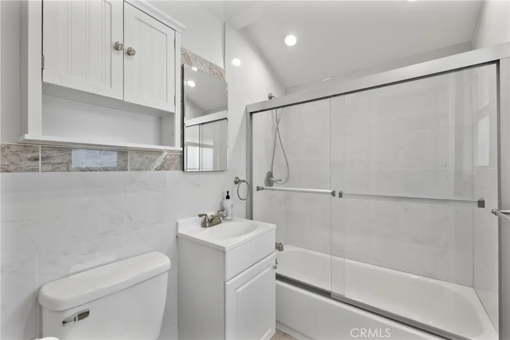 17028 Los Alimos Street Granada Hills, CA 91344
