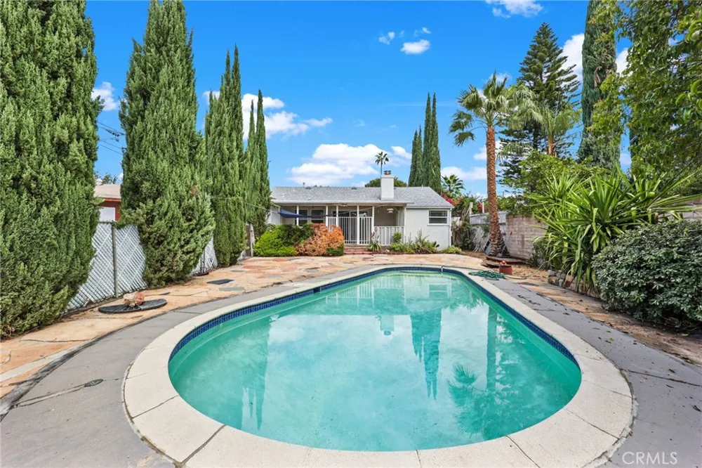 17028 Los Alimos Street Granada Hills, CA 91344
