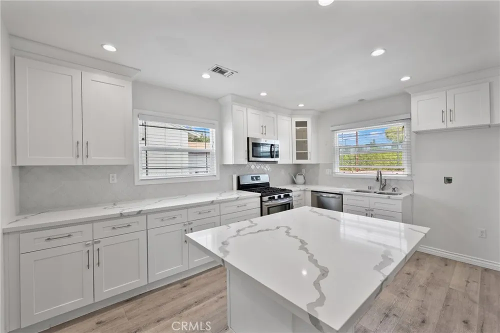 17028 Los Alimos Street Granada Hills, CA 91344