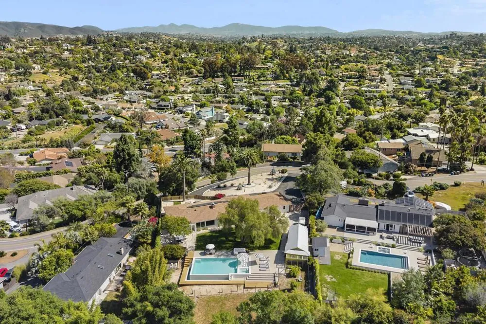 1326 Alta Vista Dr Vista, CA 92084