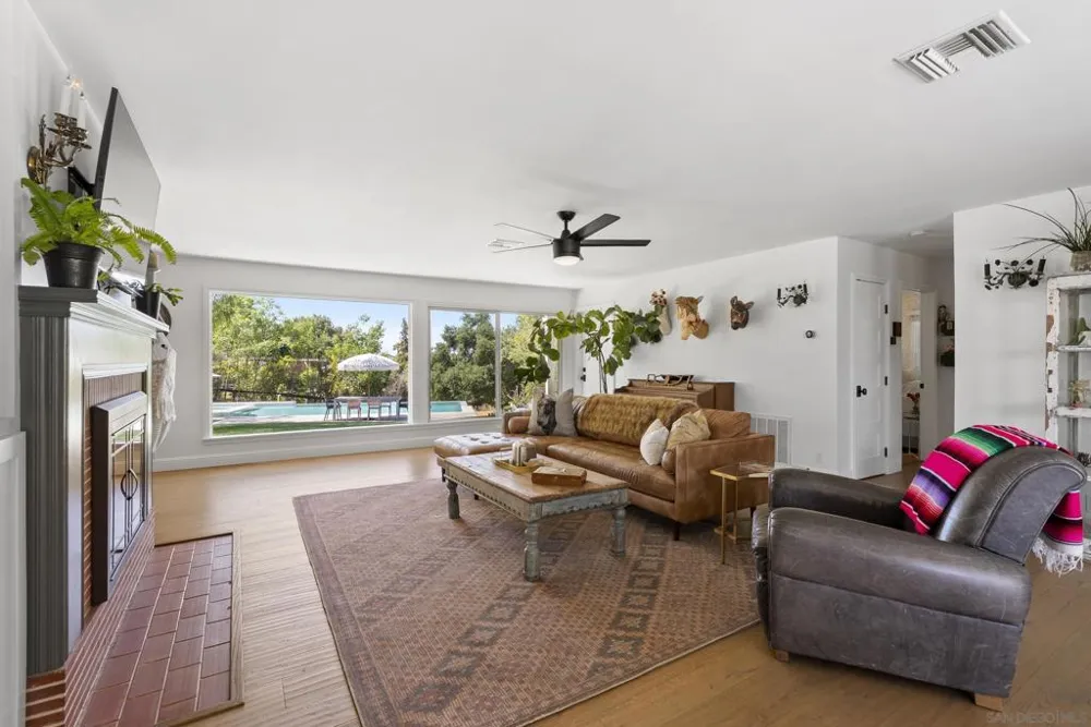 1326 Alta Vista Dr Vista, CA 92084