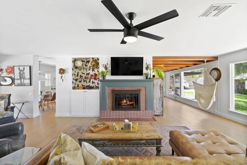 1326 Alta Vista Dr Vista, CA 92084