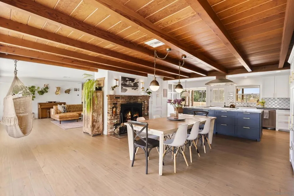 1326 Alta Vista Dr Vista, CA 92084