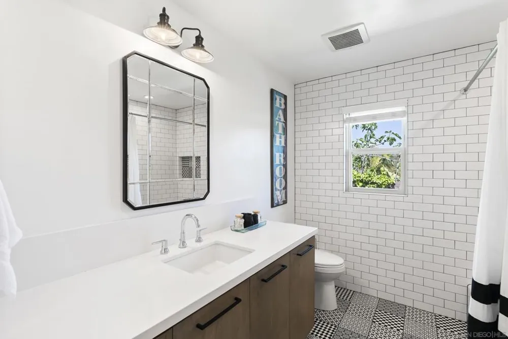1326 Alta Vista Dr Vista, CA 92084