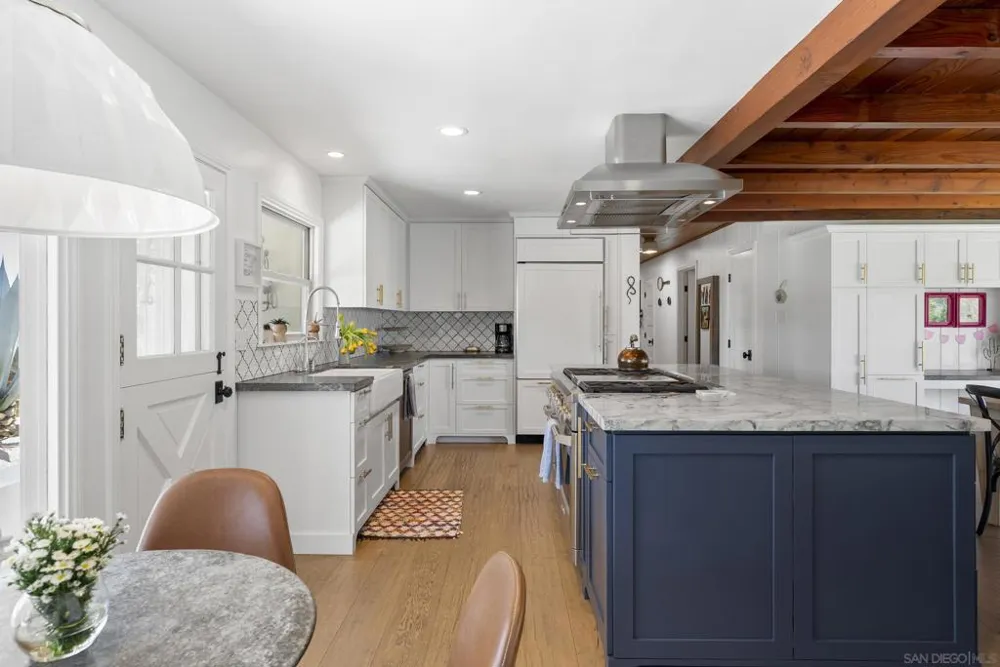 1326 Alta Vista Dr Vista, CA 92084