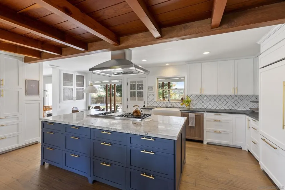 1326 Alta Vista Dr Vista, CA 92084