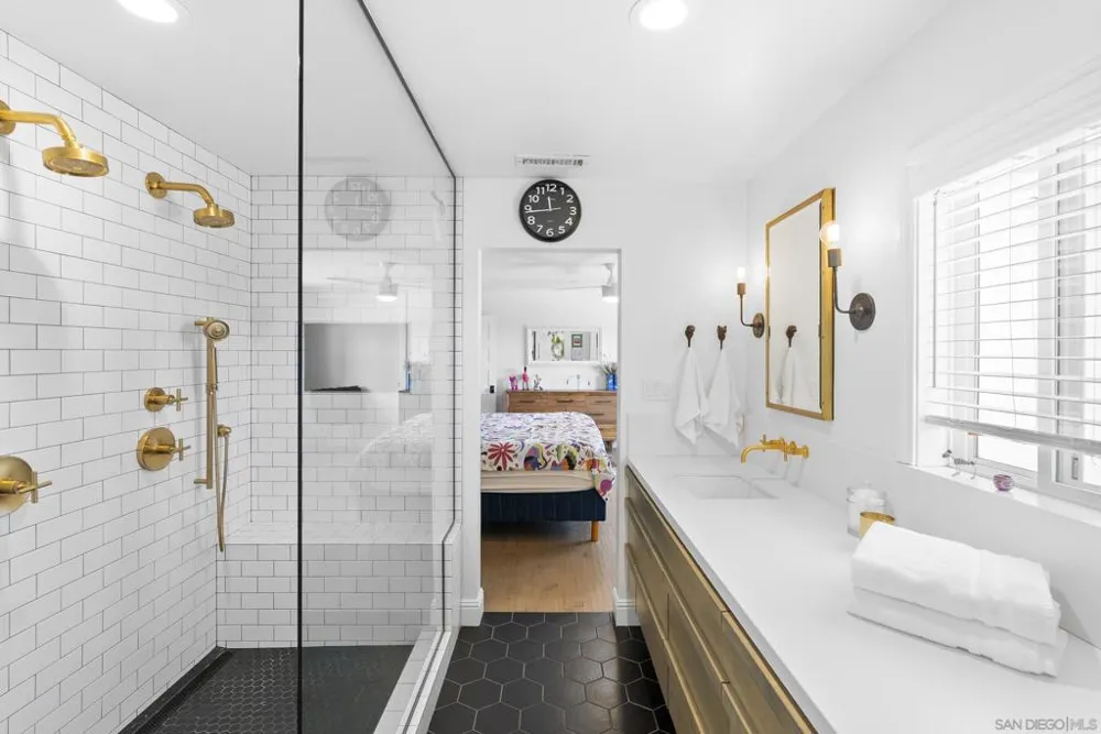 1326 Alta Vista Dr Vista, CA 92084