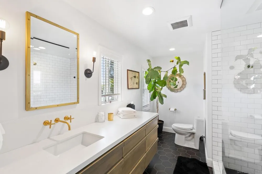 1326 Alta Vista Dr Vista, CA 92084