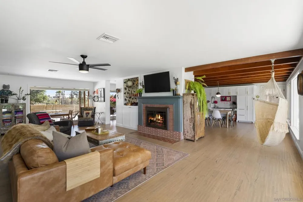 1326 Alta Vista Dr Vista, CA 92084