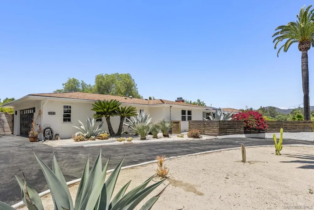1326 Alta Vista Dr Vista, CA 92084