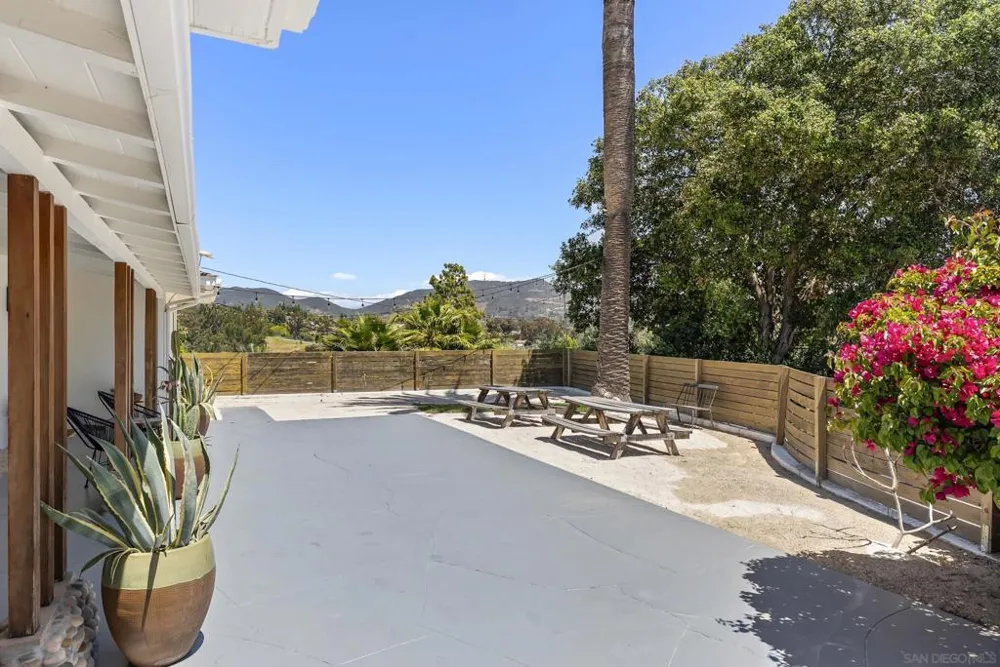 1326 Alta Vista Dr Vista, CA 92084