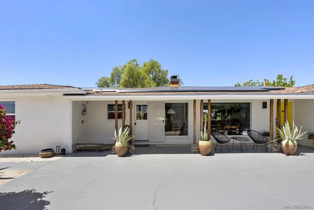 1326 Alta Vista Dr Vista, CA 92084