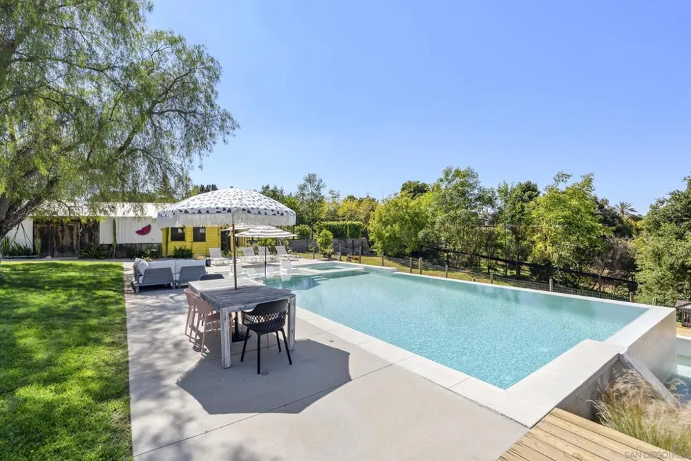 1326 Alta Vista Dr Vista, CA 92084