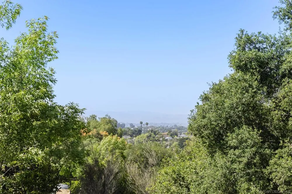 1326 Alta Vista Dr Vista, CA 92084