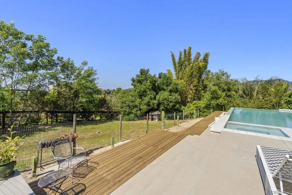 1326 Alta Vista Dr Vista, CA 92084