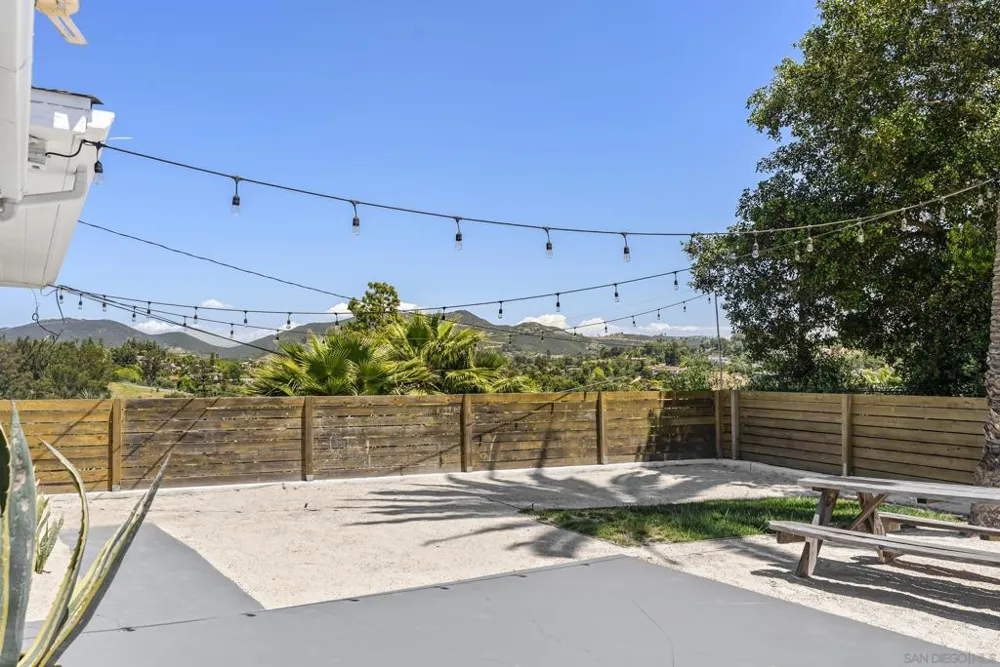 1326 Alta Vista Dr Vista, CA 92084