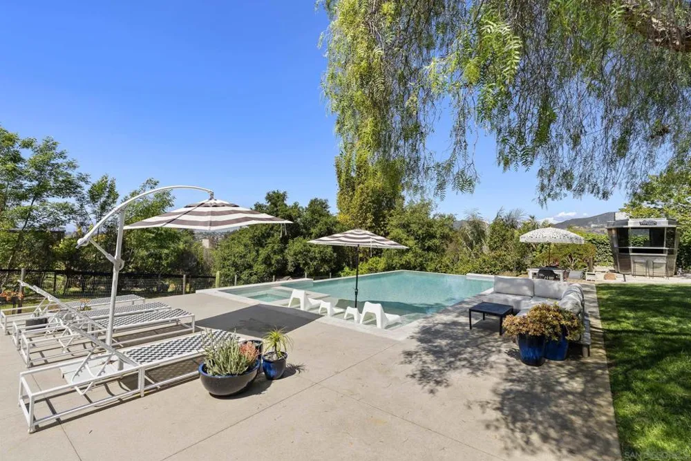 1326 Alta Vista Dr Vista, CA 92084