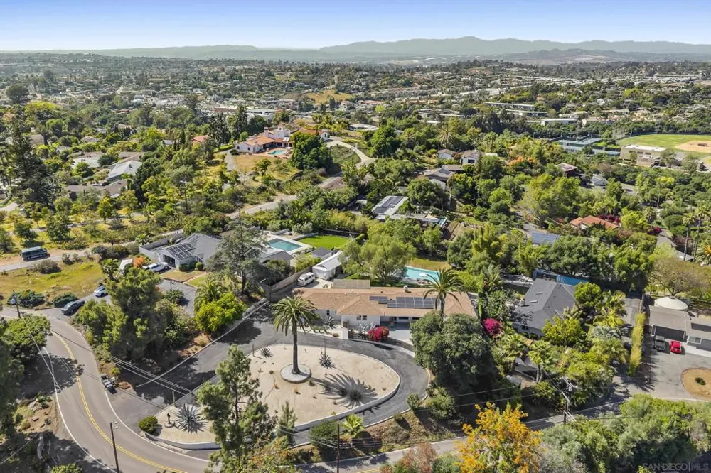 1326 Alta Vista Dr Vista, CA 92084