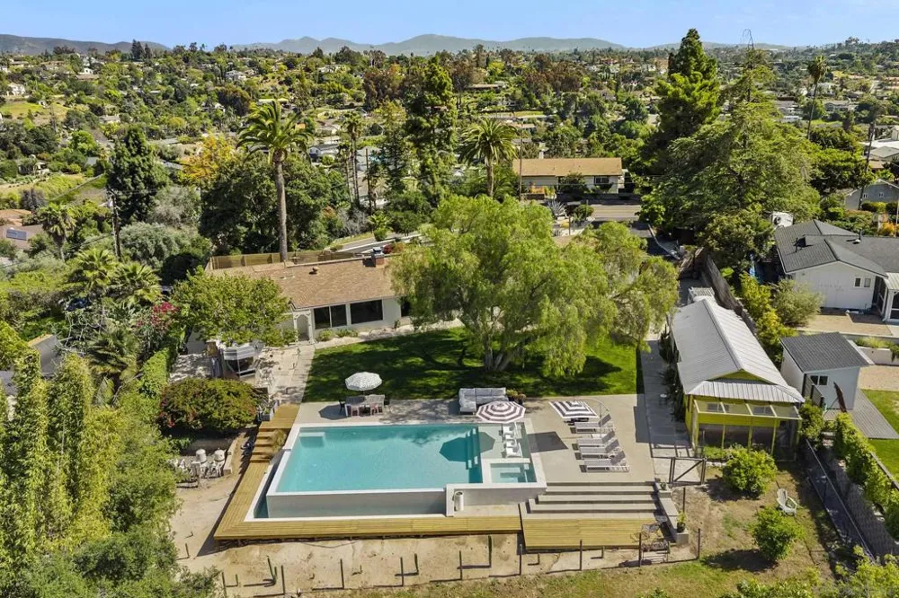 1326 Alta Vista Dr Vista, CA 92084