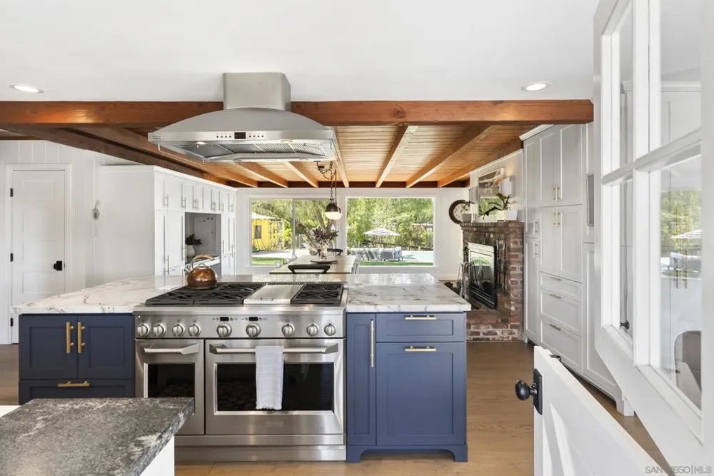 1326 Alta Vista Dr Vista, CA 92084