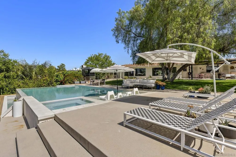 1326 Alta Vista Dr Vista, CA 92084