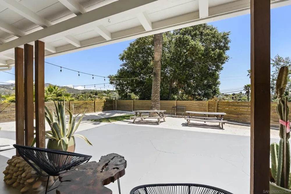 1326 Alta Vista Dr Vista, CA 92084