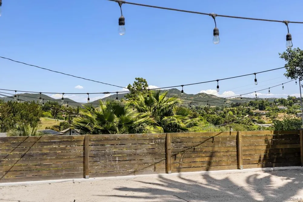 1326 Alta Vista Dr Vista, CA 92084