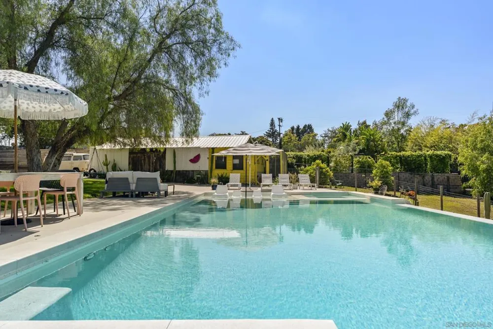 1326 Alta Vista Dr Vista, CA 92084