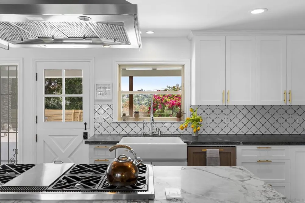1326 Alta Vista Dr Vista, CA 92084