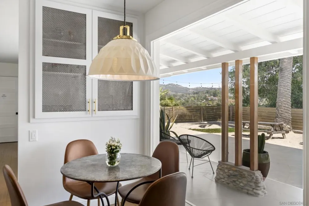 1326 Alta Vista Dr Vista, CA 92084