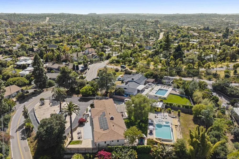 1326 Alta Vista Dr Vista, CA 92084