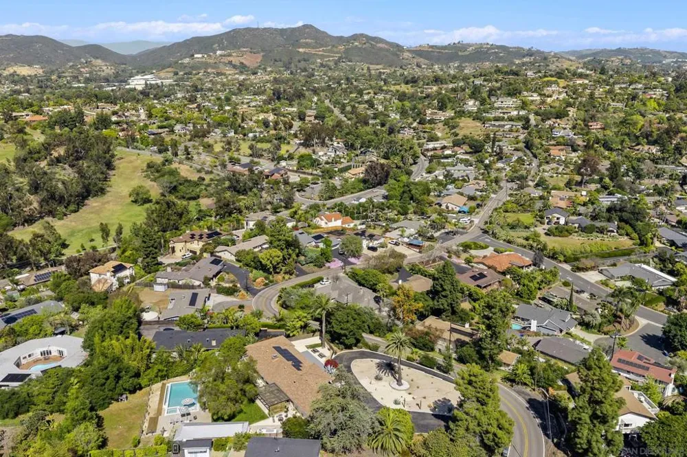 1326 Alta Vista Dr Vista, CA 92084