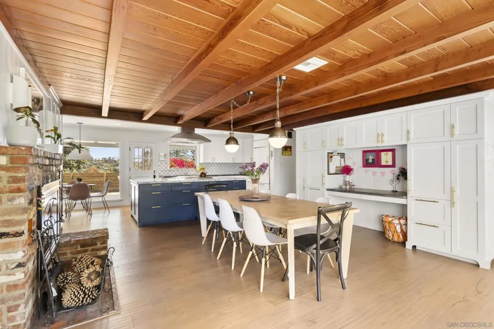 1326 Alta Vista Dr Vista, CA 92084