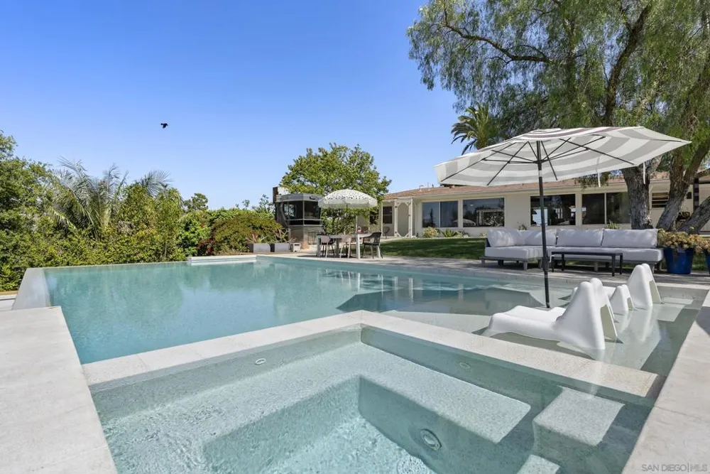 1326 Alta Vista Dr Vista, CA 92084