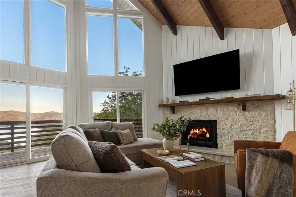 1096 Nadelhorn Drive Lake Arrowhead, CA 92352