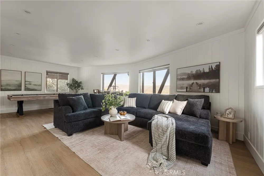 1096 Nadelhorn Drive Lake Arrowhead, CA 92352