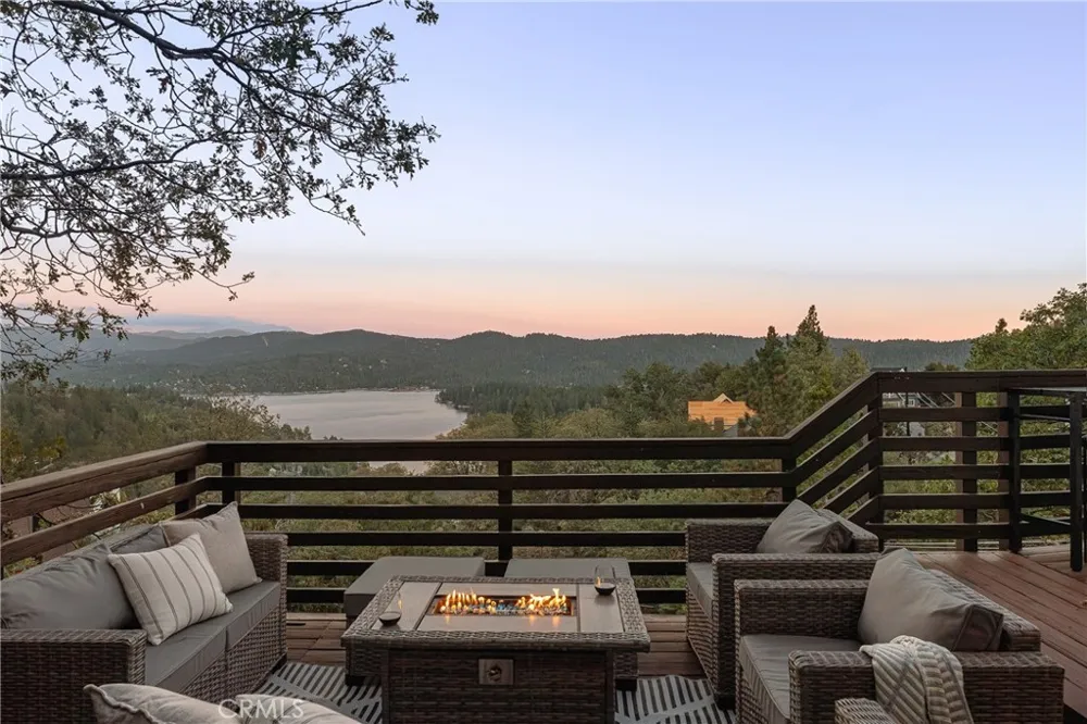 1096 Nadelhorn Drive Lake Arrowhead, CA 92352