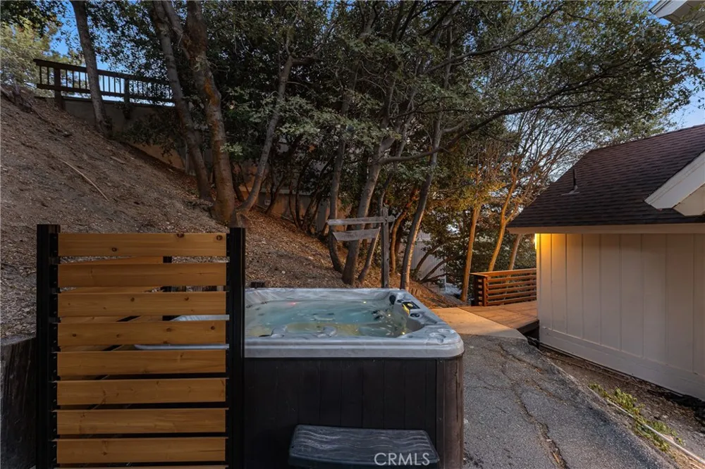 1096 Nadelhorn Drive Lake Arrowhead, CA 92352
