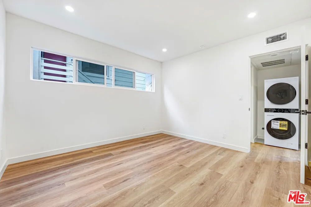 16185 W Sunset Blvd #2 Pacific Palisades, CA 90272