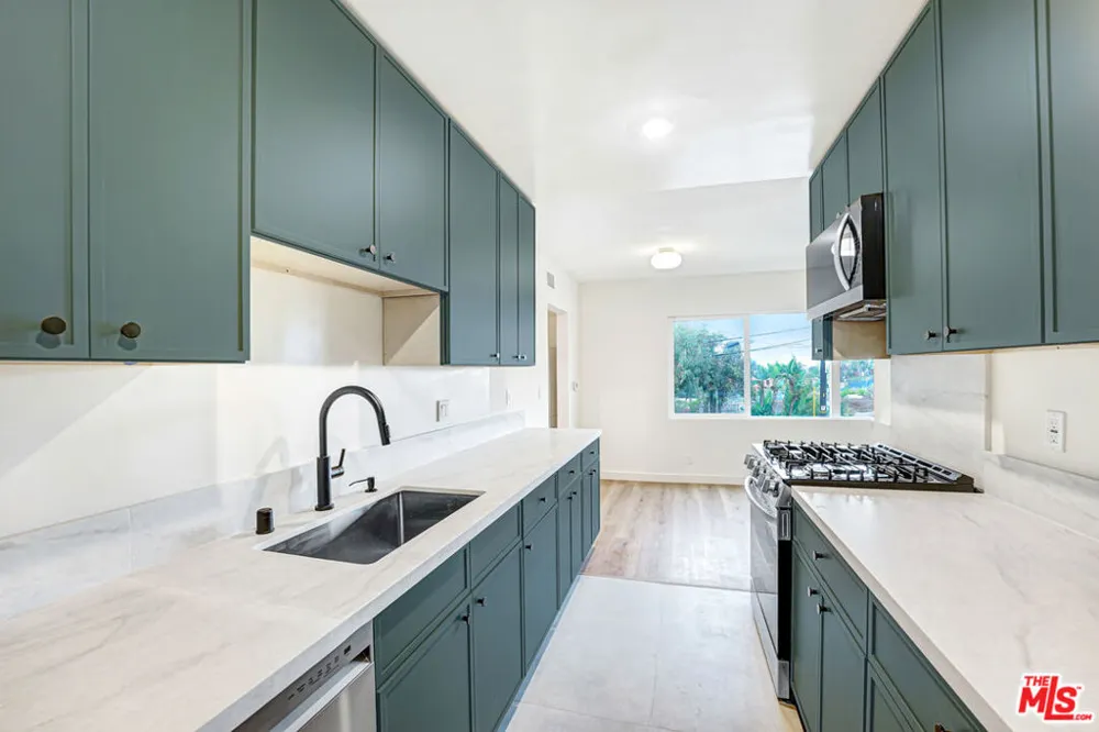 16185 W Sunset Blvd #2 Pacific Palisades, CA 90272